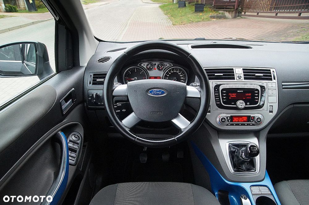 Ford Kuga 2.0 TDCi 2x4 Titanium - 12