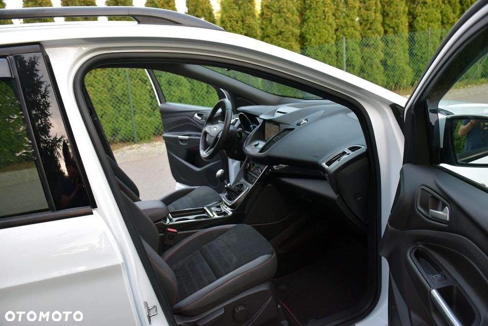 Ford Kuga 1.5 EcoBoost 2x4 Titanium - 13
