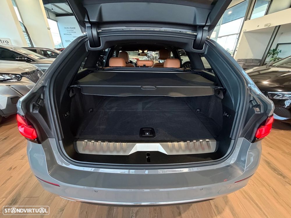 BMW 530 e Line Luxury — fotografia 32