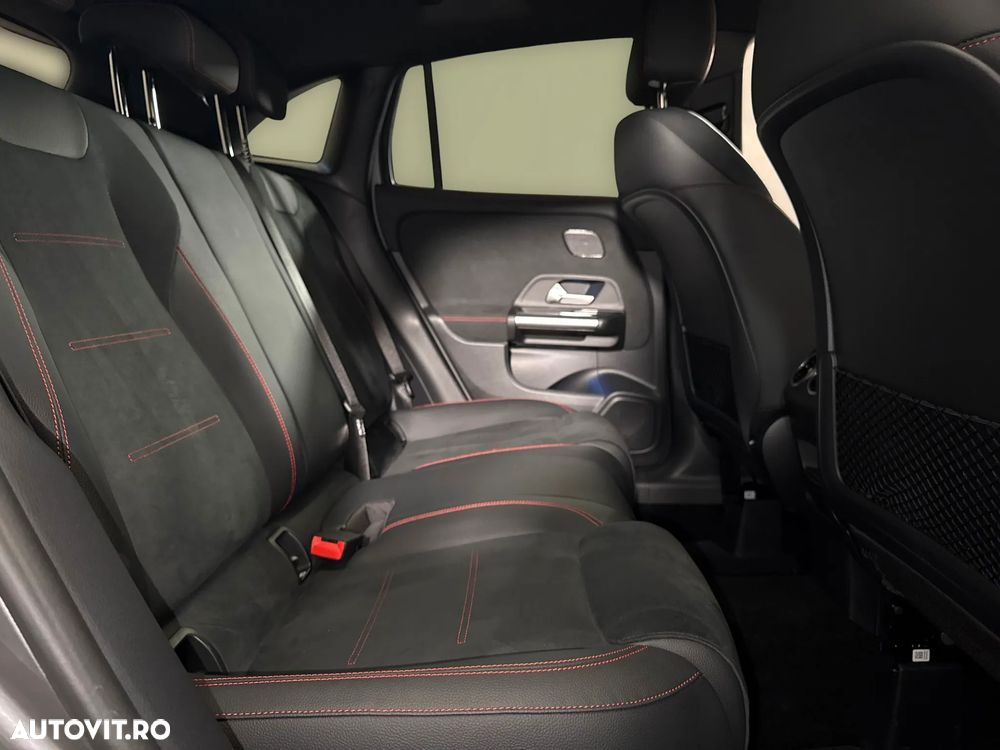 Mercedes-Benz GLA 220 4MATIC MHEV - 14