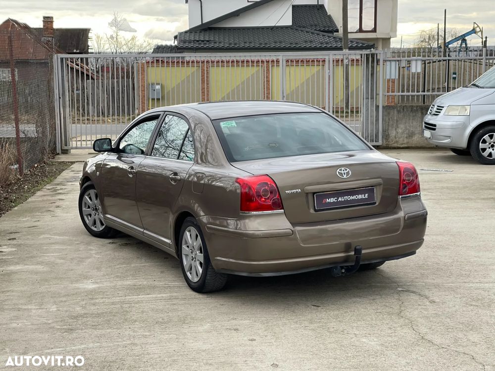 Toyota Avensis 1.6 Sdn. Sol - 3