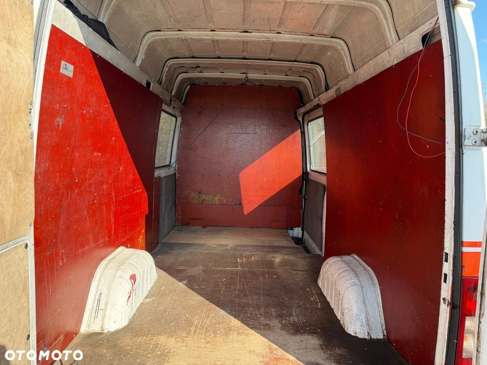 Mercedes-Benz Sprinter - 9