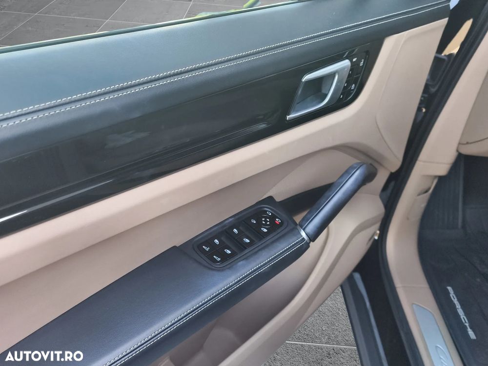 Porsche Cayenne - 12
