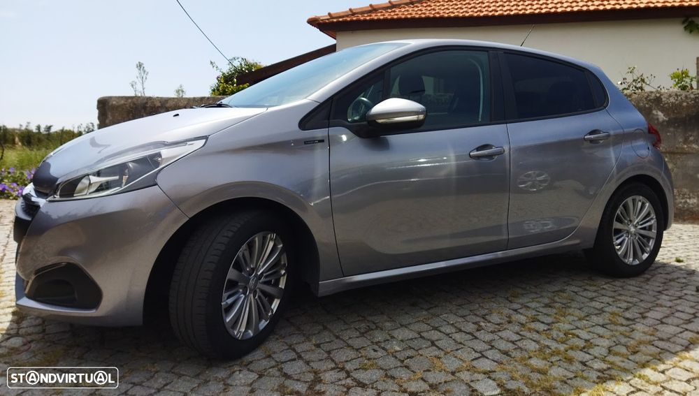 Peugeot 208 1.2 PureTech Signature - 2