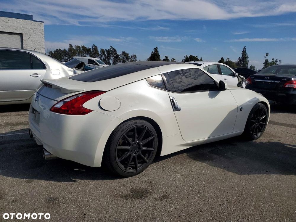 Nissan 370 Z - 4