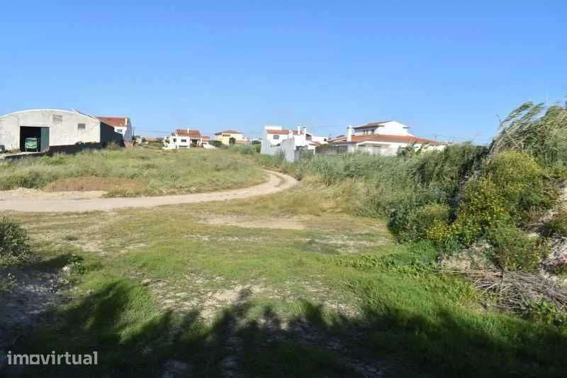 Terreno 5540 m^2 em Atouguia da Baleia: Dupla Frente com Potencial - Grande imagem: 3/3