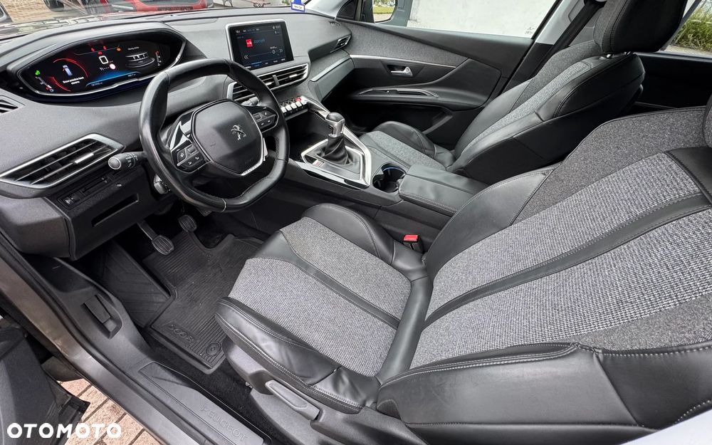 Peugeot 5008 - 17