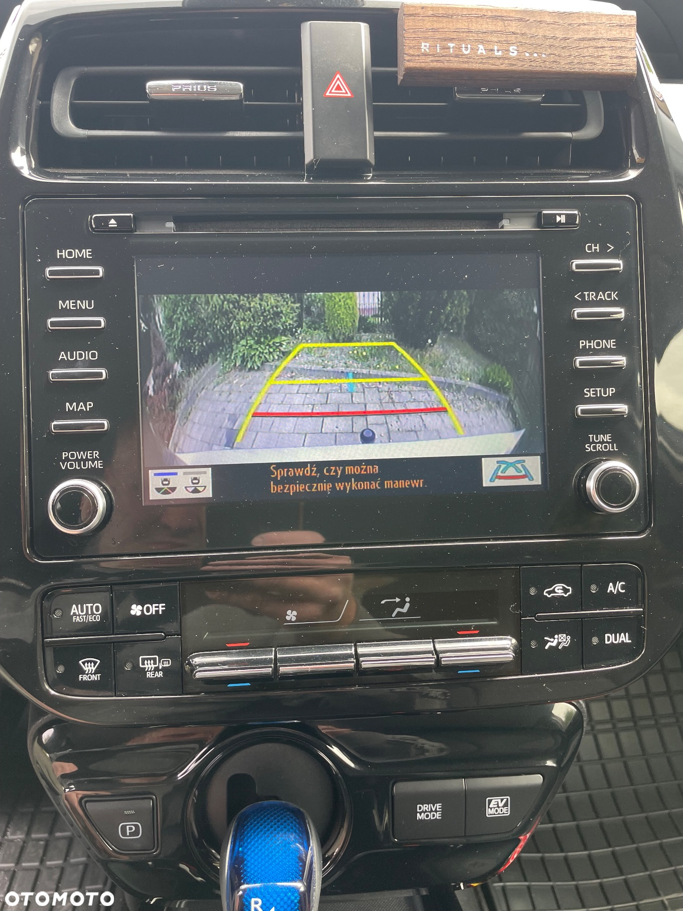 Toyota Prius 1.8 Hybrid Executive - 18