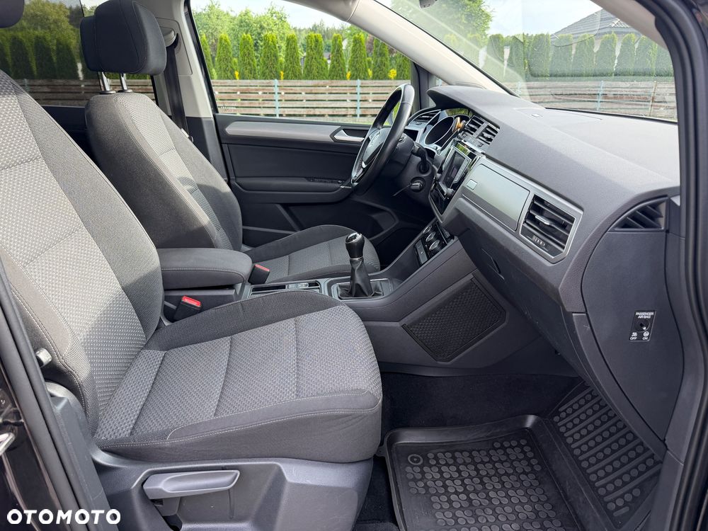 Volkswagen Touran - 28