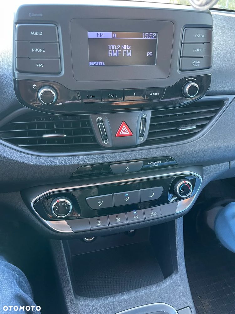 Hyundai i30 1.5 DPI Classic + - 23