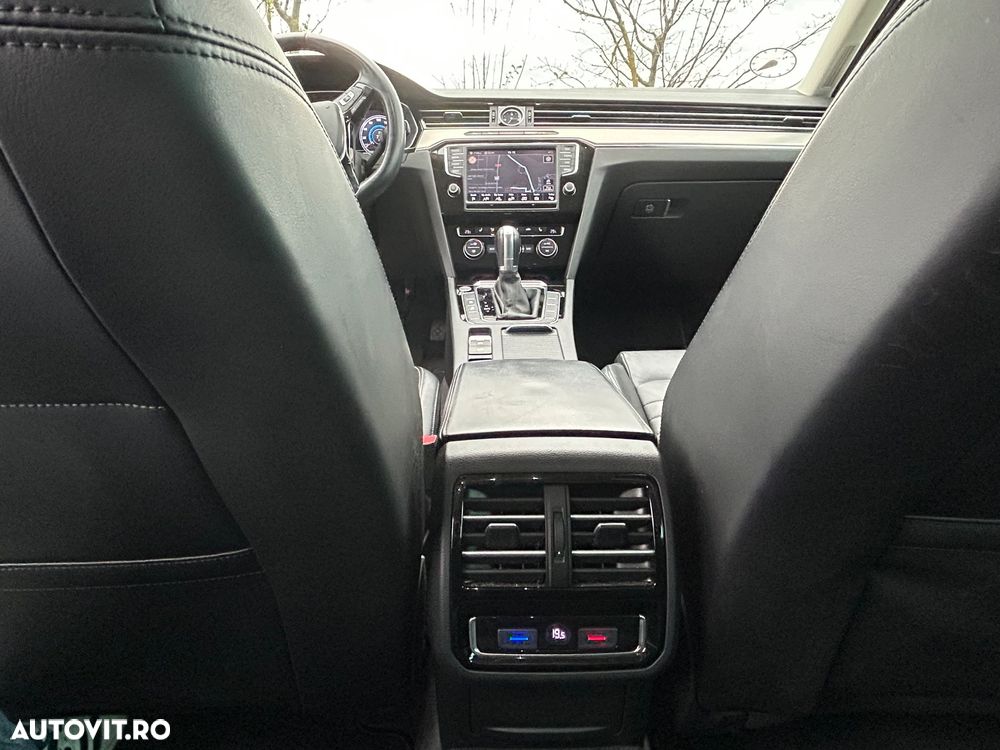Volkswagen Passat Variant 2.0 TDI SCR DSG Highline - 10