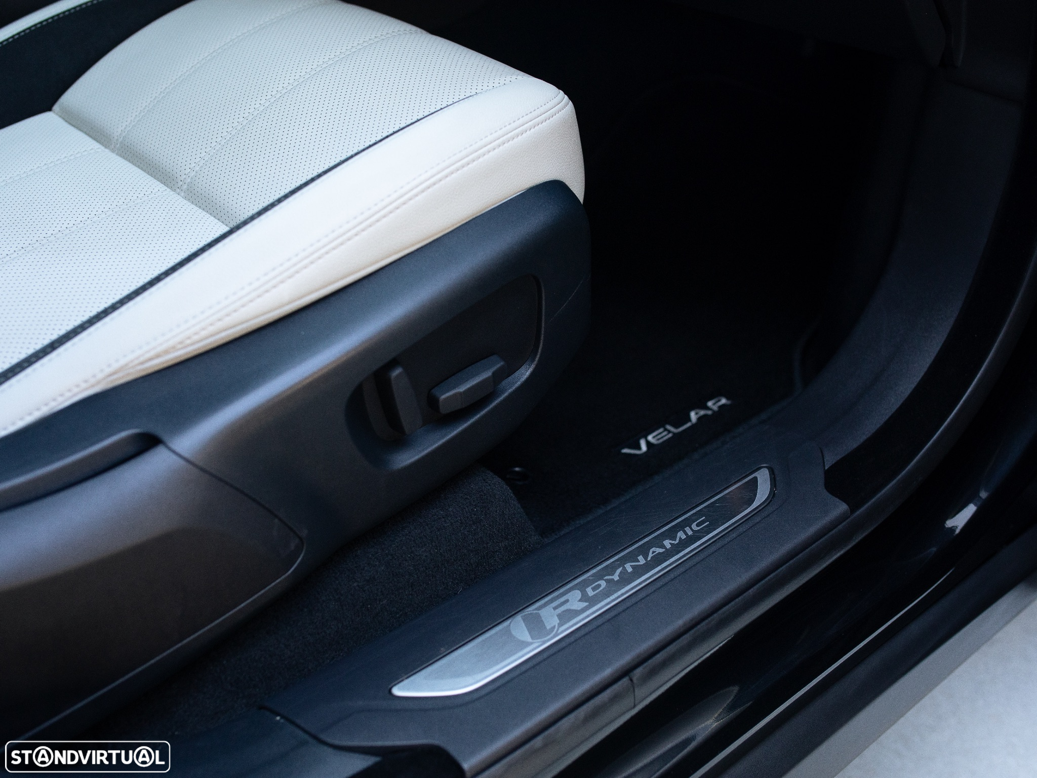 Land Rover Range Rover Velar 2.0 D R-Dynamic HSE - 28