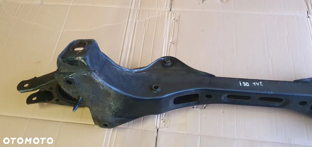 Oś tylna belka zawieszenia tył Hyundai I30 I - 5