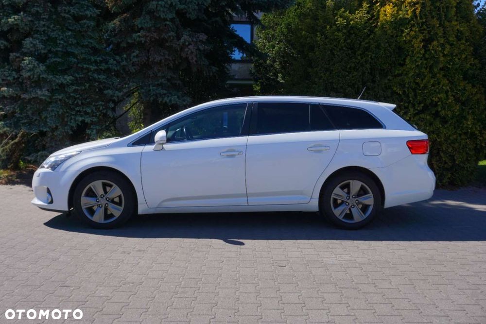 Toyota Avensis 2.2 D-4D Premium - 4