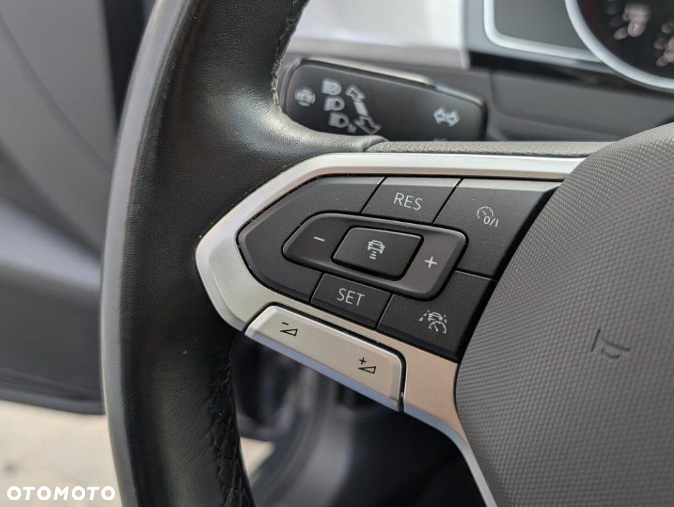 Volkswagen Passat - 12