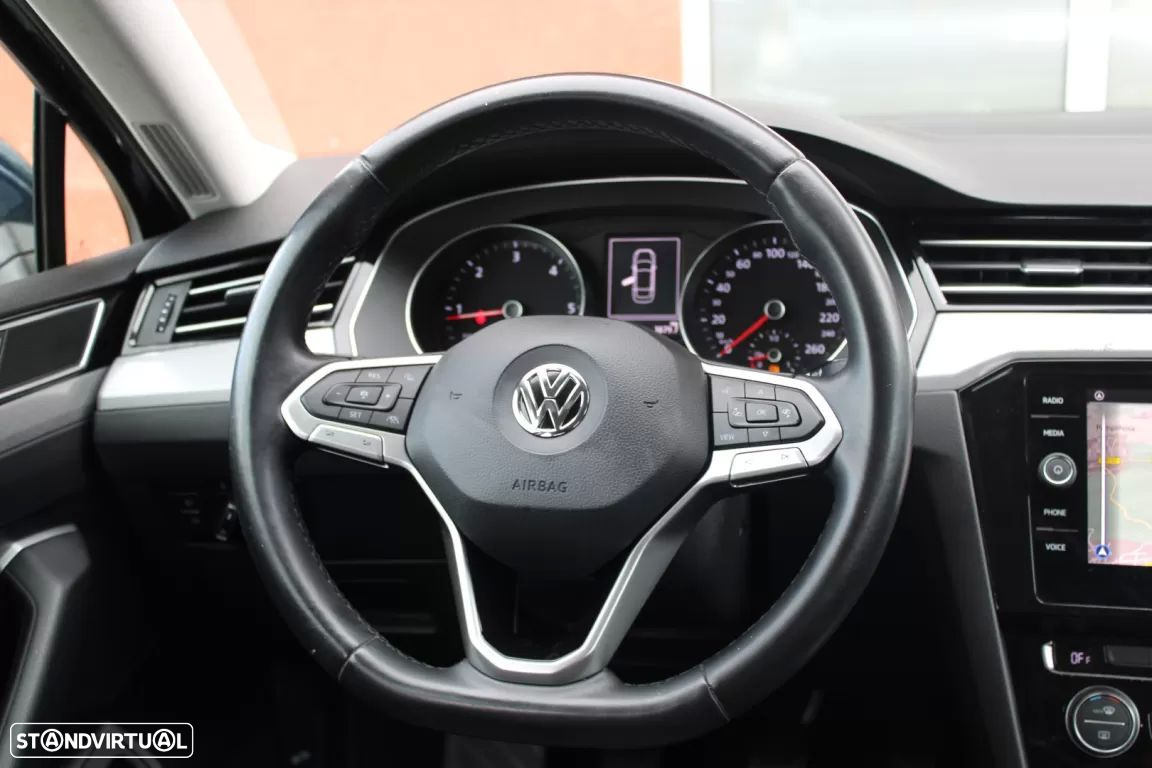 VW Passat 2.0 TDI Confortline - 23