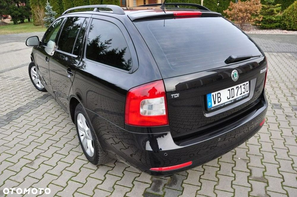 Skoda Octavia 1.6 TDI DPF DSG Elegance - 24