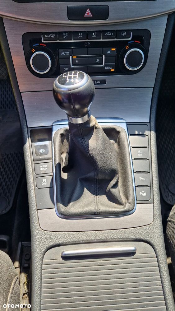 Volkswagen Passat - 19