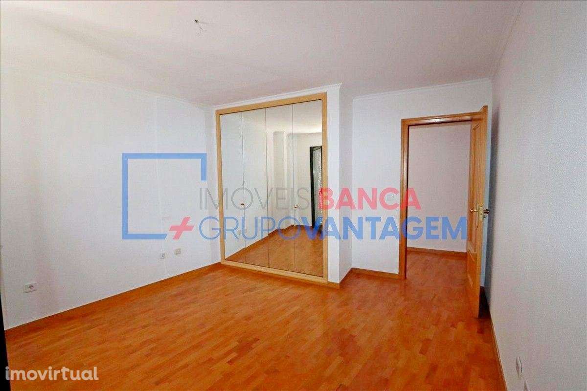 Apartamento T2 com  110 m2 situado em Alhos Vedros (Moita) - Grande imagem: 4/10