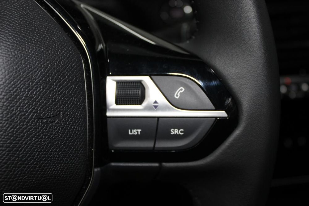 Peugeot e-2008 54 kWh Allure — fotografia 15