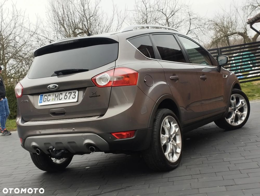 Ford Kuga 2.0 TDCi 2x4 Titanium - 10