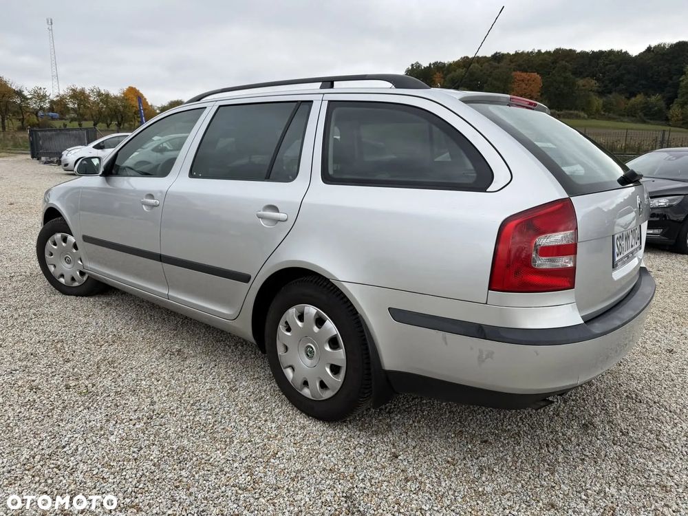 Skoda Octavia 1.6 Combi Ambiente - 8