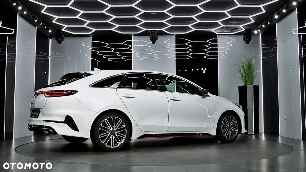 Kia ProCeed 1.6 T-GDI GT DCT - 11