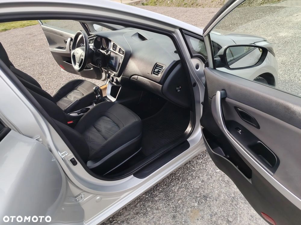 Kia Ceed 1.6 GDI Dream Team Edition - 7