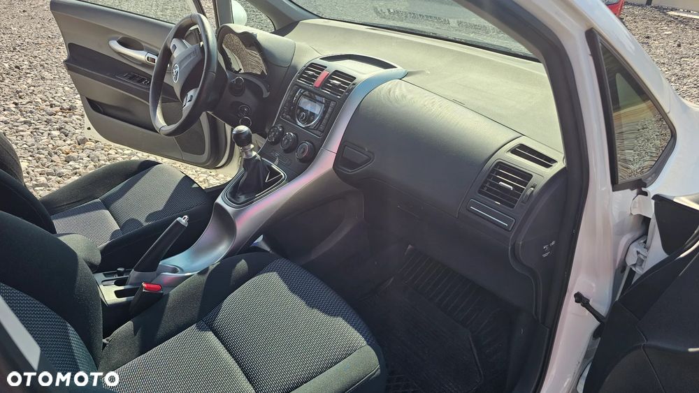 Toyota Auris 1.6 Premium + - 15