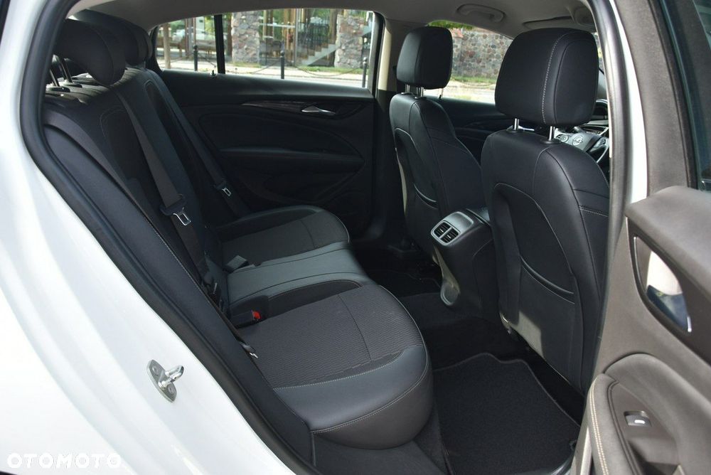 Opel Insignia - 13