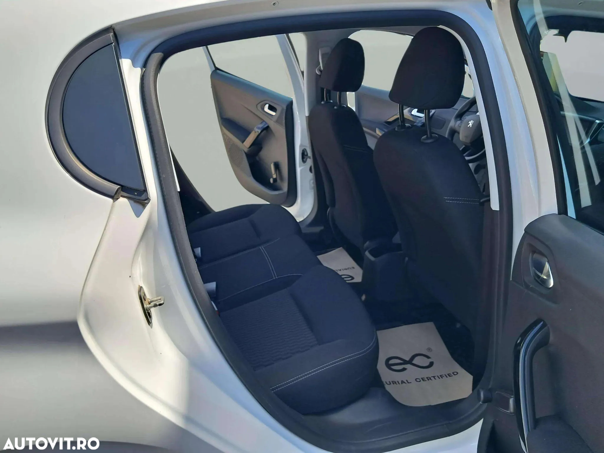 Peugeot 208 1.2 L PureTech Active - 8