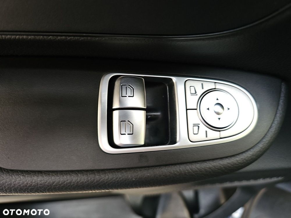 Mercedes-Benz Klasa V - 22