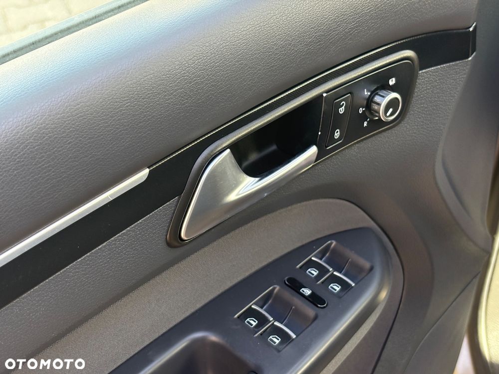 Volkswagen Touran 1.4 TGI BlueMotion DSG Cup - 8