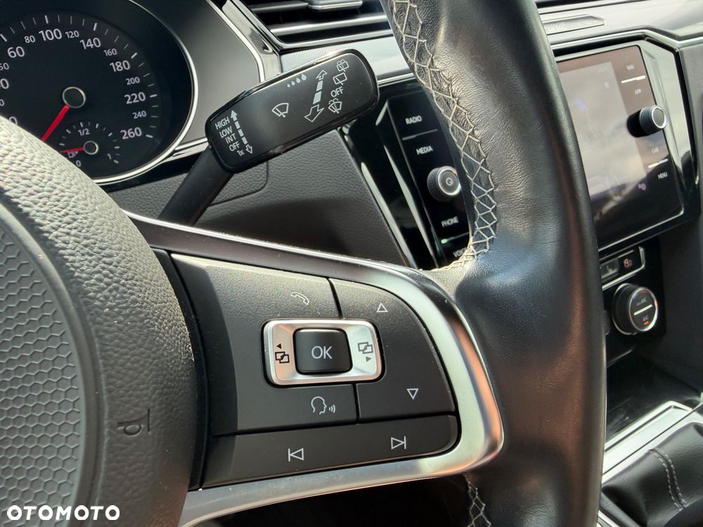 Volkswagen Passat - 33