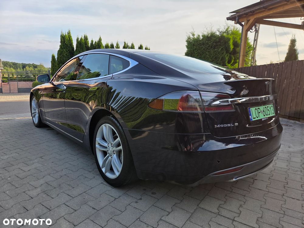 Tesla Model S 85 D - 12