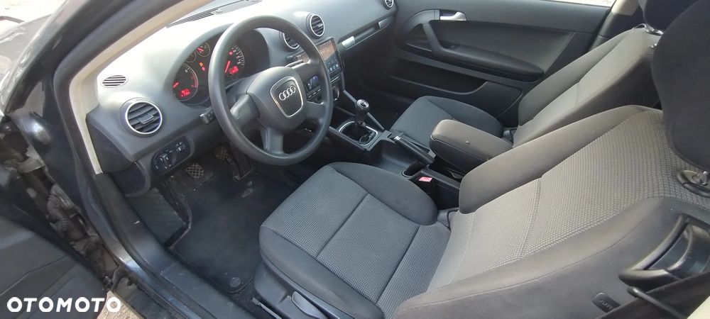 Audi A3 3-drzwiowe 1.6 Attraction - 10