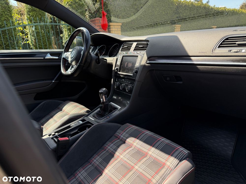 Volkswagen Golf - 20