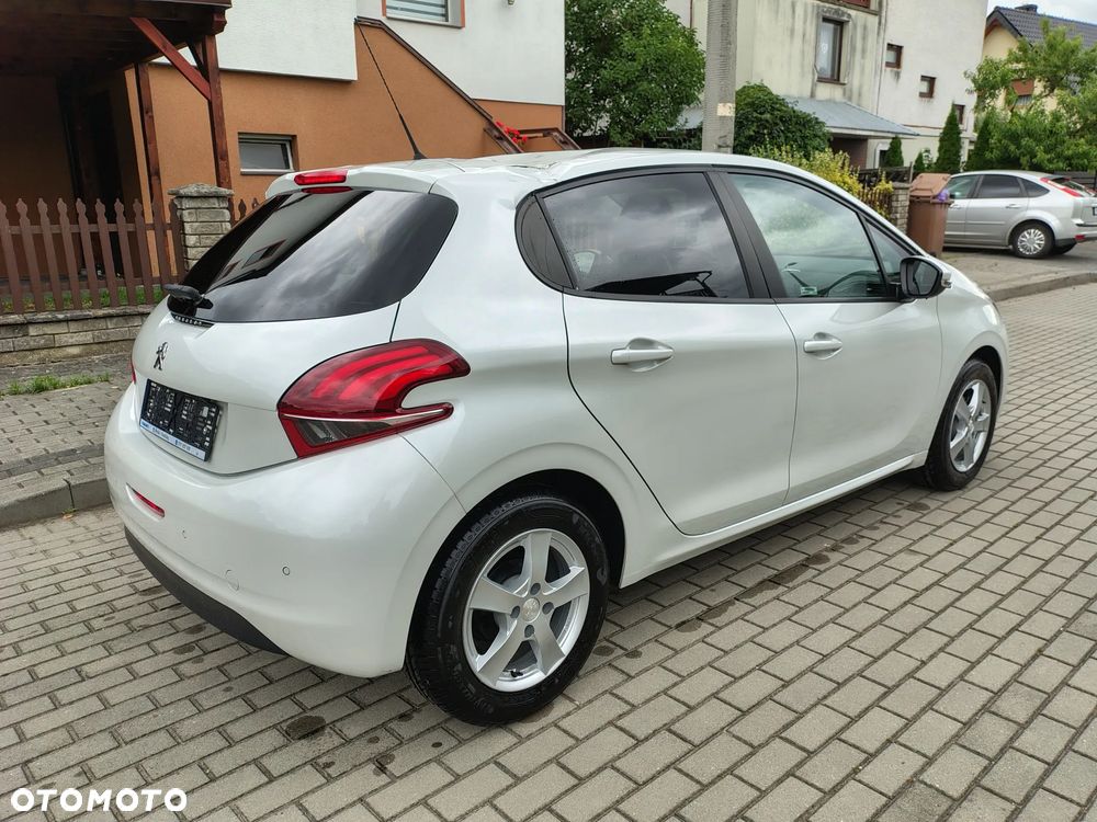 Peugeot 208 - 11