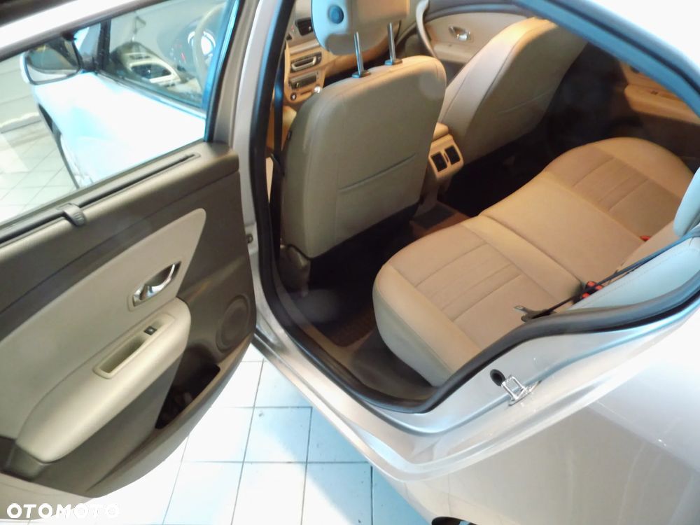 Renault Fluence 1.5 dCi Intens - 12