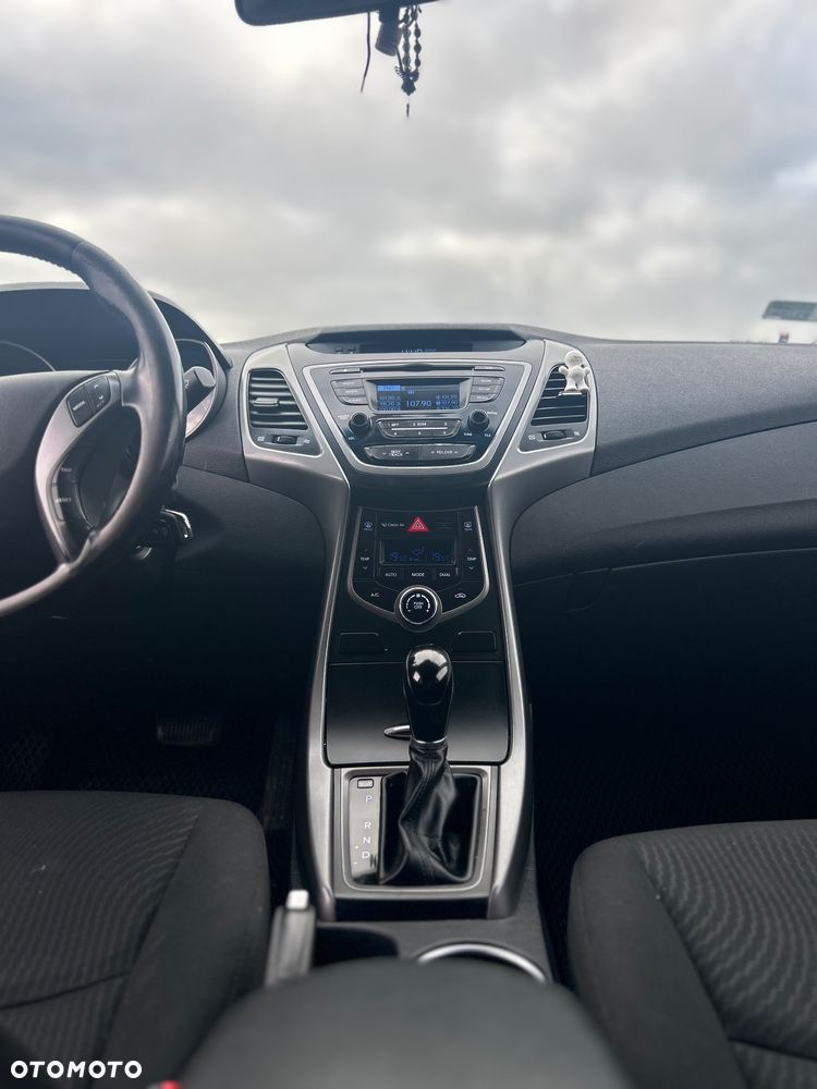 Hyundai Elantra 1.6 Style - 6