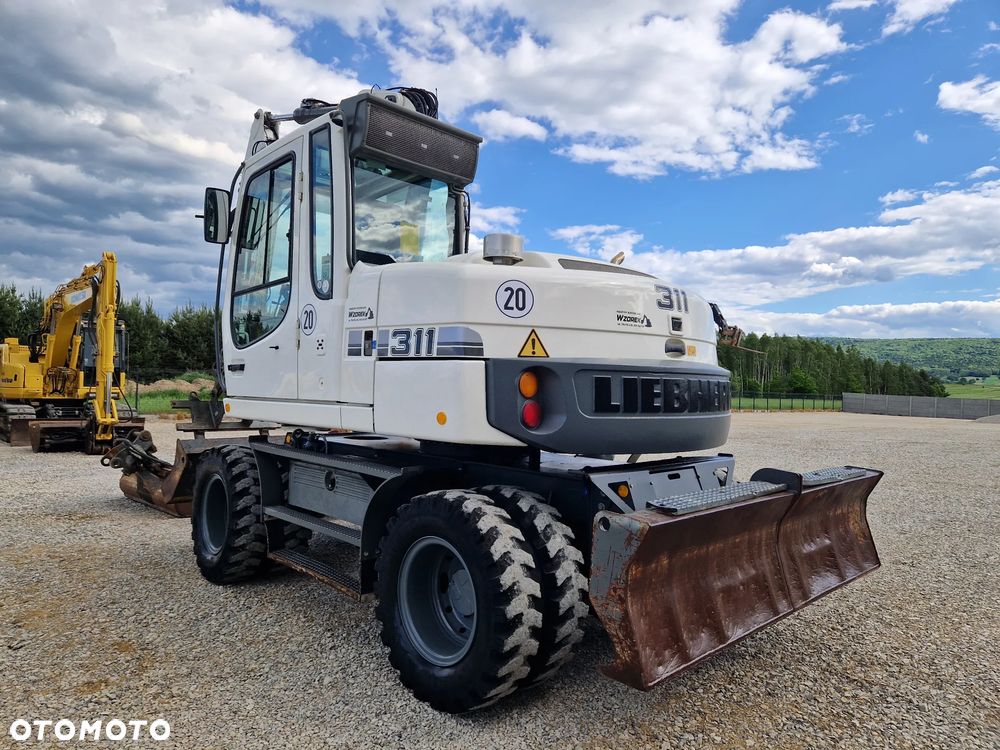 Liebherr A311 - 12