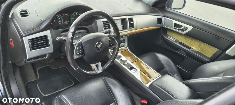 Jaguar XF 2.2 D Luxury - 13