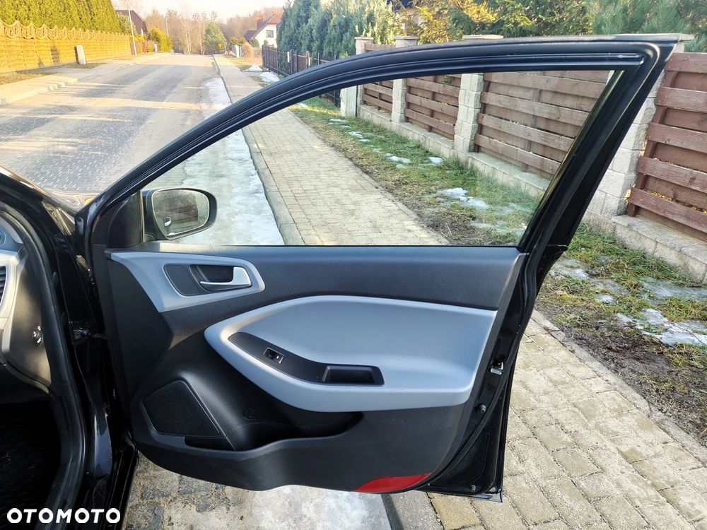 Hyundai i20 blue 1.2 - 18