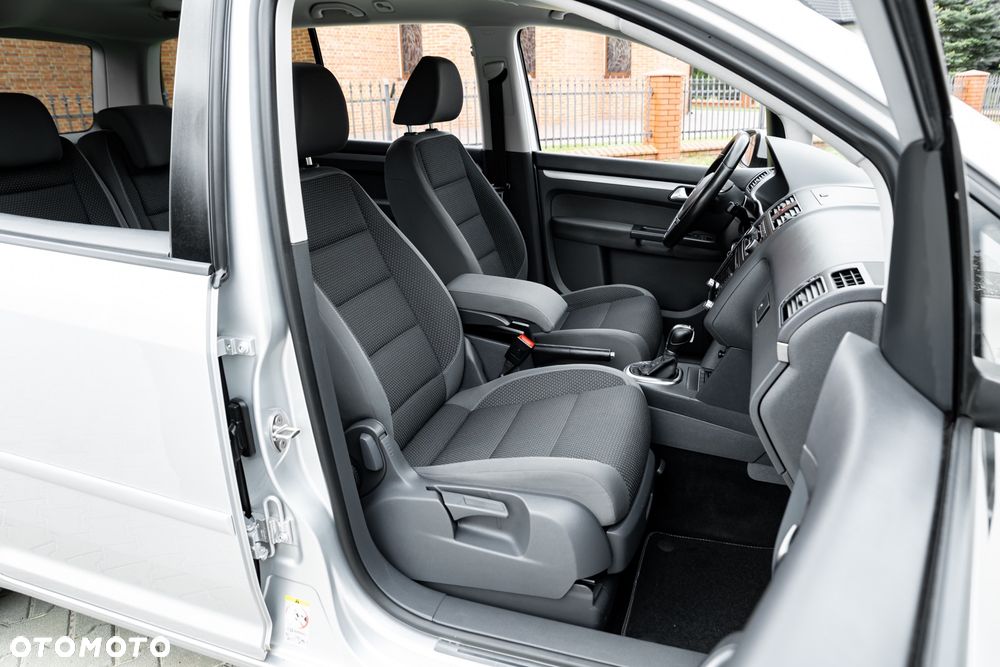 Volkswagen Touran 2.0 TDI DPF BlueMotion Technology DSG STYLE - 25