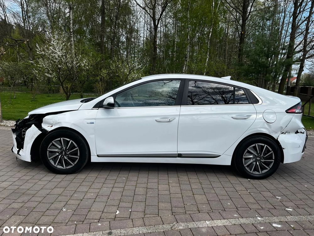 Hyundai IONIQ - 10