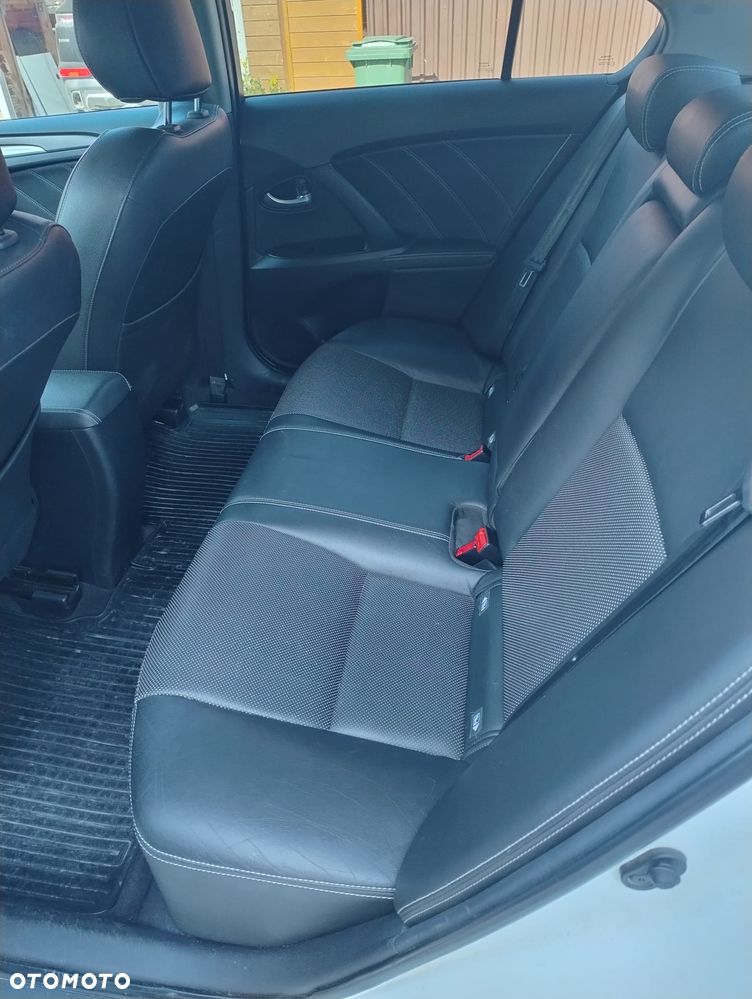 Toyota Avensis 2.0 D-4D Premium - 15
