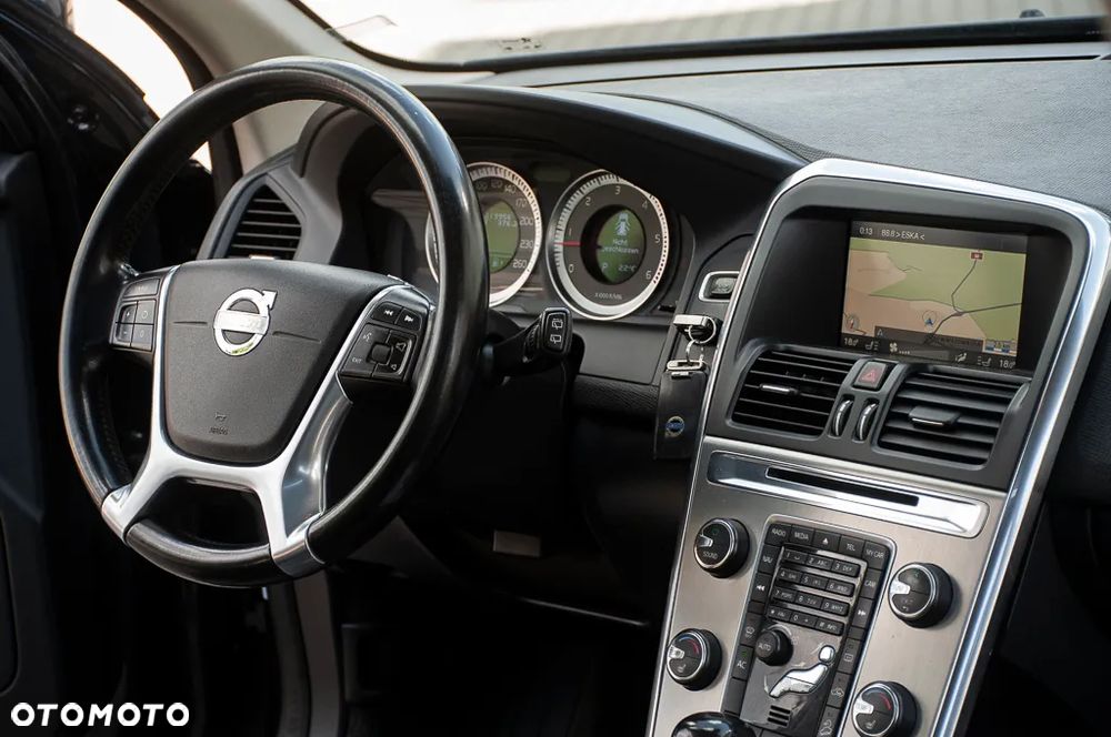Volvo XC 60 D5 AWD Geartronic Momentum - 6