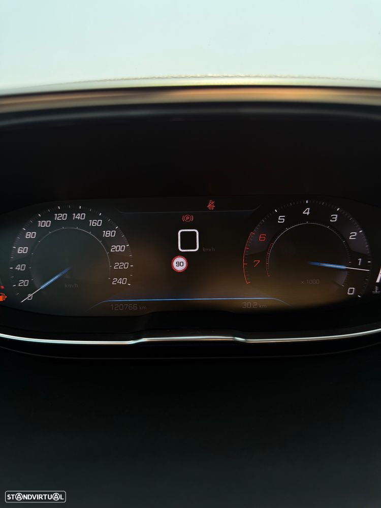 Peugeot 3008 1.2 PureTech Allure J18 - 22