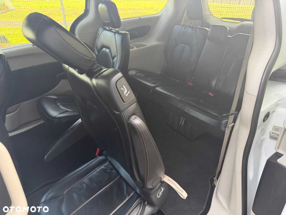 Chrysler Pacifica - 29