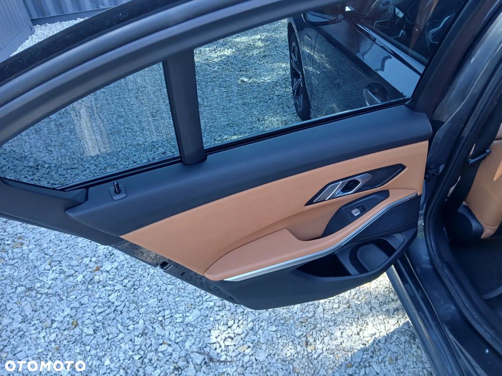 BMW Seria 3 330e PHEV xDrive M Sport sport - 27